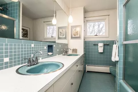 Bath - 6 Leo Rd, Marblehead, MA 01945 photo 4 of 5