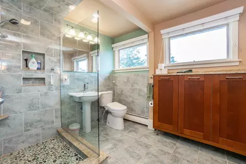 Bath - 6 Leo Rd, Marblehead, MA 01945 photo 2 of 5