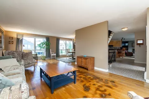 Living - 6 Leo Rd, Marblehead, MA 01945 photo 1 of 5