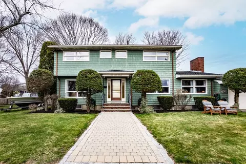 6 Leo Rd, Marblehead, MA 01945