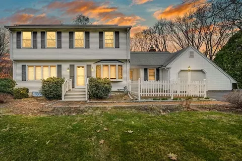 76 Indian Head Rd, Framingham, MA 01701