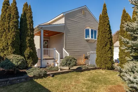 20 Valley St, Salem, MA 01970