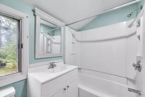 Bath - 116 Colorado St, Springfield, MA 01118 photo 1 of 2