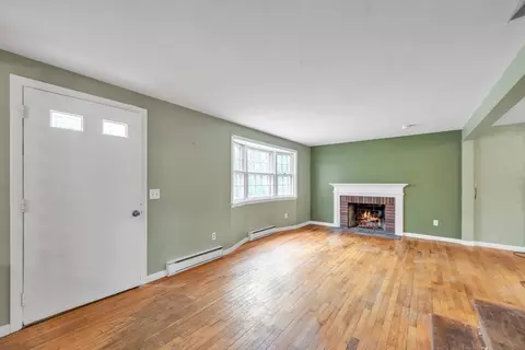 Living - 116 Colorado St, Springfield, MA 01118 photo 3 of 7