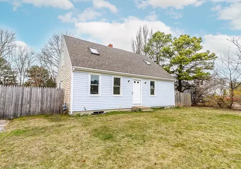 55 Alderberry Ln, Falmouth, MA 02536