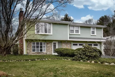 26 Angelica Dr, Framingham, MA 01701