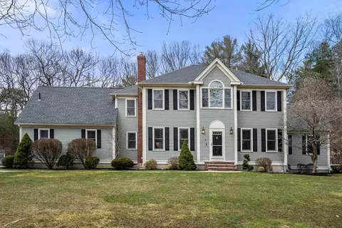 5 Canterbury Ln, North Reading, MA 01864