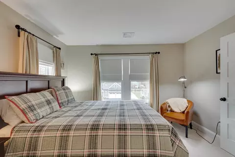 Bedroom - 1313 Great Plain Ave, Needham, MA 02492 photo 3 of 7