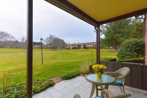 34 Rainbow Pond Dr #D1, Walpole, MA 02081