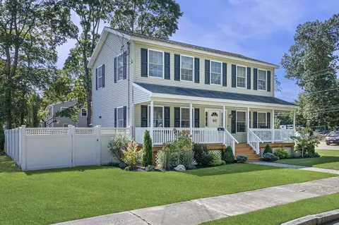 30 Hanson St, Wakefield, MA 01880