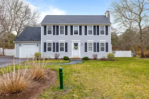 15 Carleton Dr, Mashpee, MA 02649