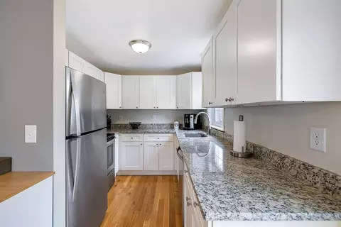 Kitchen - 15 Carleton Dr, Mashpee, MA 02649 photo 3 of 5