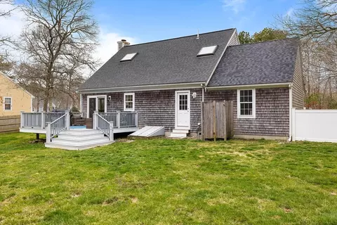 Exterior - 15 Carleton Dr, Mashpee, MA 02649 photo 4 of 8