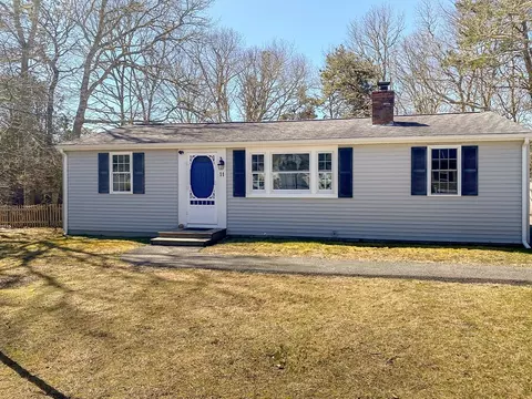 11 Nobby Ln, Yarmouth, MA 02673