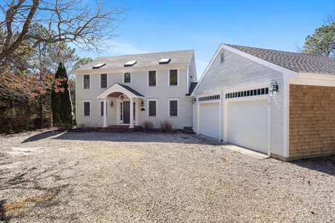 8 Hillbourne Ter, Truro, MA 02666