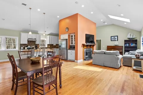481 Cross St, Carlisle, MA 01741