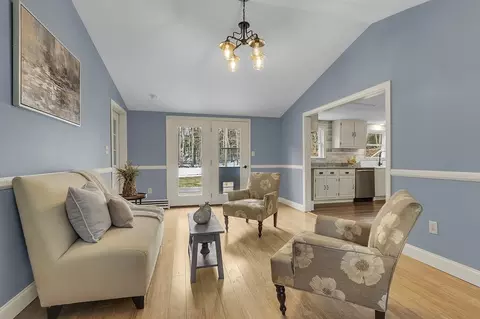 816 Patriots Rd, Templeton, MA 01468
