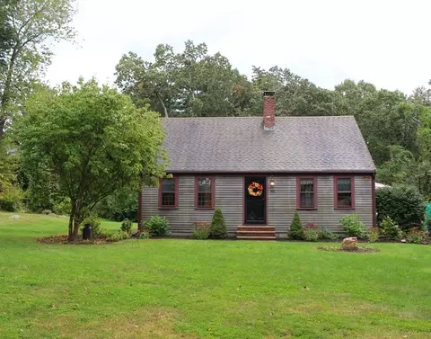 53 Turkey Hill Ln, Hingham, MA 02043