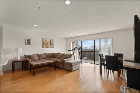 Living - 1 Summit Dr #52, Reading, MA 01867 photo 1 of 1