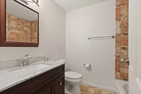 Bath - 1 Summit Dr #52, Reading, MA 01867 photo 1 of 1