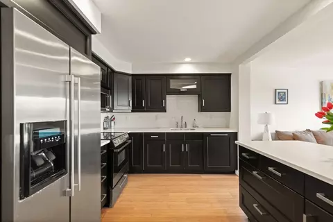 Kitchen - 1 Summit Dr #52, Reading, MA 01867 photo 3 of 8