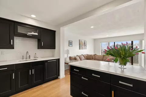 Kitchen - 1 Summit Dr #52, Reading, MA 01867 photo 4 of 8