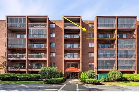 1 Summit Dr #52, Reading, MA 01867