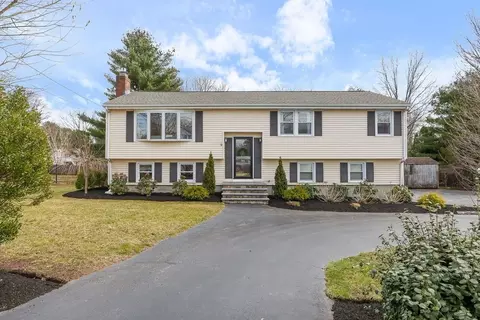 95 Pine St, Natick, MA 01760