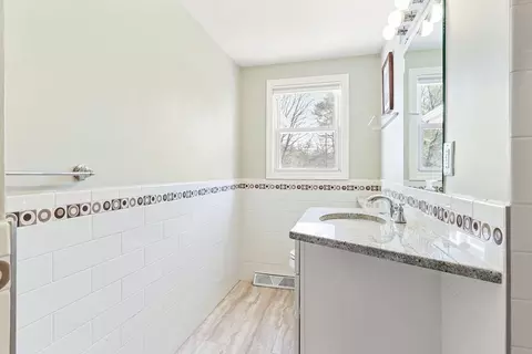 Bath - 95 Pine St, Natick, MA 01760 photo 3 of 4