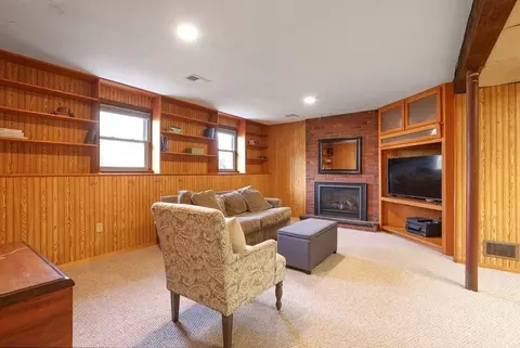Living - 95 Pine St, Natick, MA 01760 photo 5 of 7