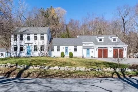 107 Harvard Rd, Stow, MA 01775