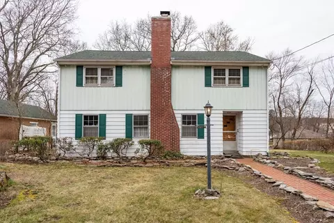 224 School St, Northbridge, MA 01534