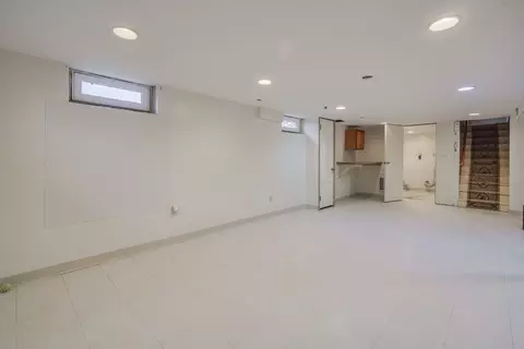 Living - 84 Clydesdale Ln, Springfield, MA 01129 photo 3 of 4