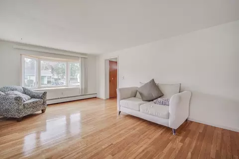 Living - 84 Clydesdale Ln, Springfield, MA 01129 photo 2 of 4