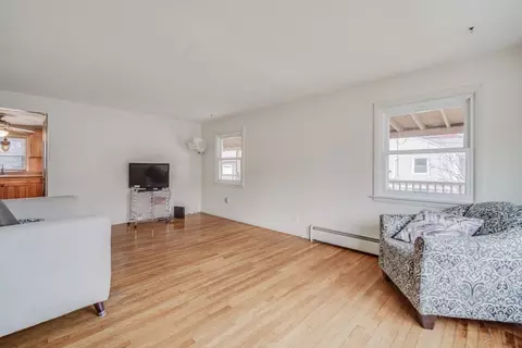 Living - 84 Clydesdale Ln, Springfield, MA 01129 photo 1 of 4