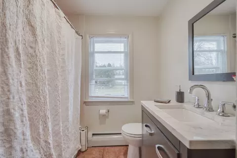 Bath - 84 Clydesdale Ln, Springfield, MA 01129 photo 2 of 2