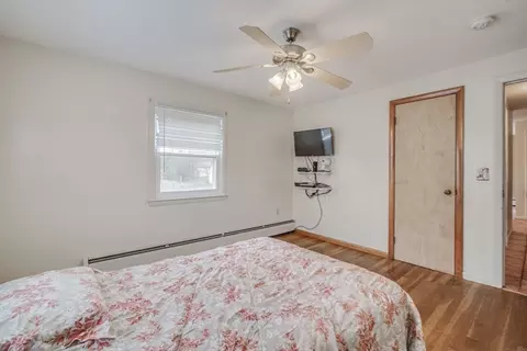 Bedroom - 84 Clydesdale Ln, Springfield, MA 01129 photo 2 of 6