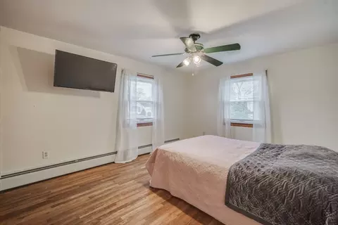 Bedroom - 84 Clydesdale Ln, Springfield, MA 01129 photo 4 of 6