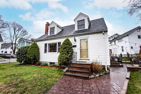79 Circuit St, Melrose, MA 02176