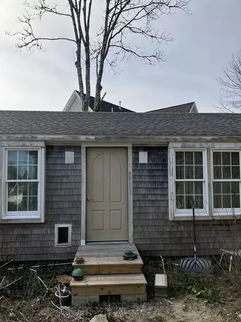 80 Bank St, Harwich, MA 02646