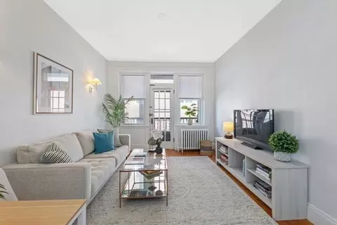 242 S Huntington Ave #8, Boston, MA 02130