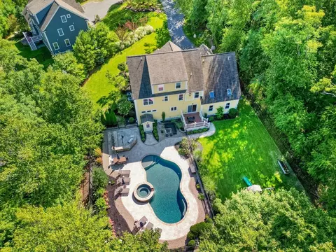 3 Mulberry Ln, Lexington, MA 02420