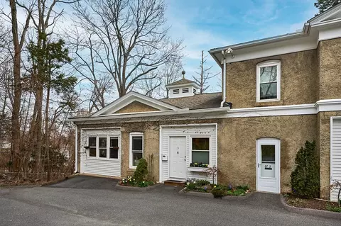 67 Crescent St #3, Northampton, MA 01060