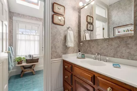 Bath - 347 Manning St, Needham, MA 02492 photo 3 of 4