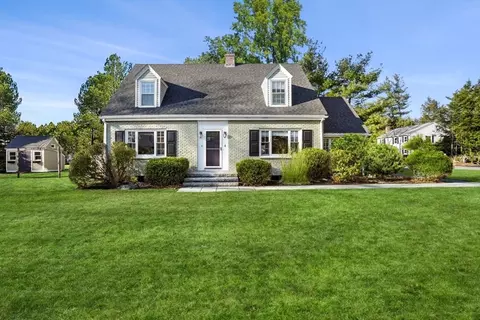 4 High Ledge Ave, Wellesley, MA 02481
