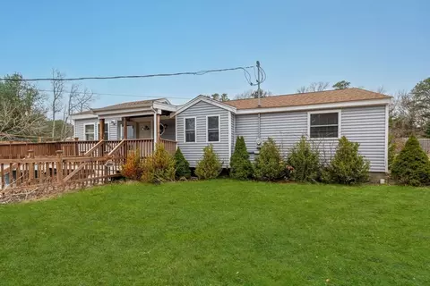 8 Sandpiper Ln, Plymouth, MA 02360