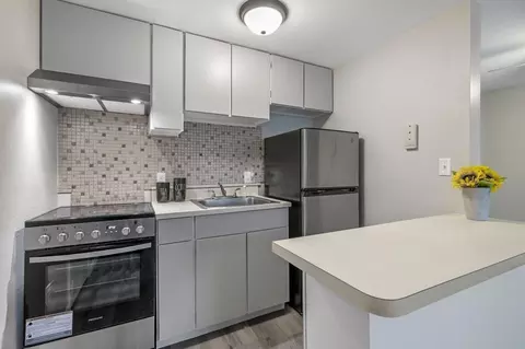 57 Sylvan St #4B, Danvers, MA 01923