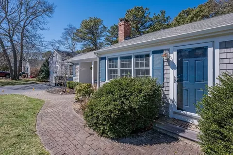 43 Hemeon Dr, Yarmouth, MA 02673