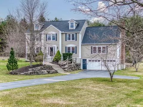 71 Houghtons Mill Rd, Lunenburg, MA 01462