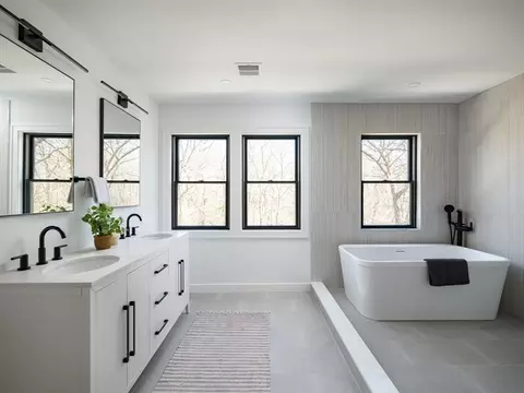 Bath - 123 Nokomis Rd, Hingham, MA 02043 photo 1 of 4